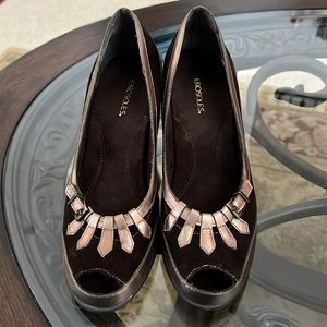 Aerosoles suede and leather pumps